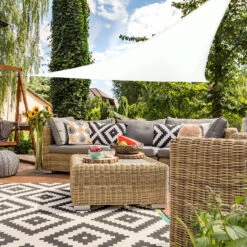 Aktive Magasin -Aktive Magasin store triangulaire aktive garden 1