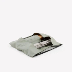 Quechua TABLE DE CAMPING COMPACTE 4/6 PERSONNES - PLATEAU BOIS - POCHE DE RANGEMENT -Aktive Magasin table de camping compacte 46 personnes plateau bois poche de rangement 3